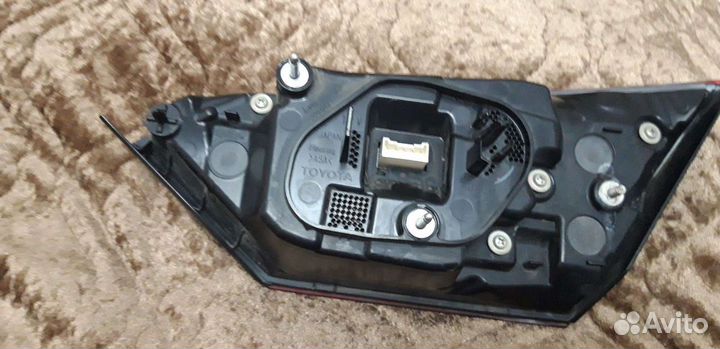 Заднмй левый фонарь Toyota camry v70