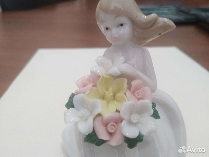 Фарфоровые статуэтки