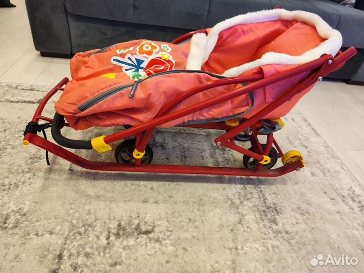 Санки на колесах с шубкой и складной ручкой