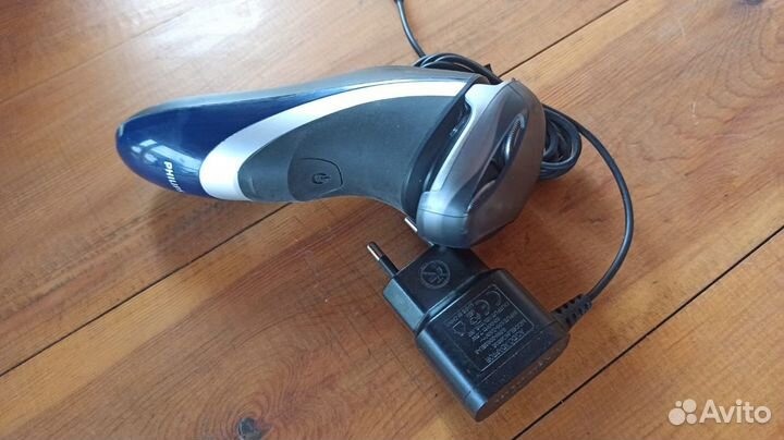 Электробритва Philips PT737