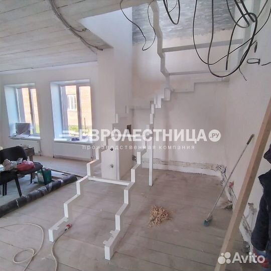 Лестница в дом металлическая