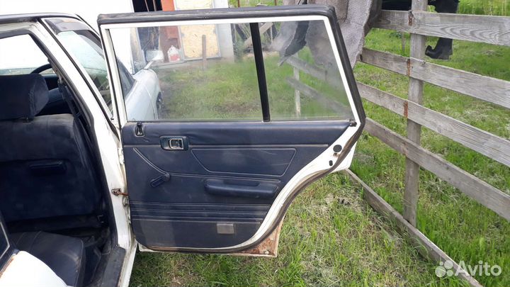 Дверь задняя левая toyota crown ls136