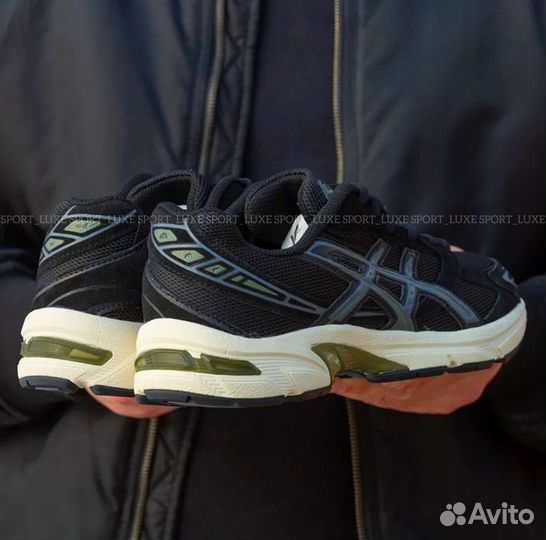 Кроссовки asics