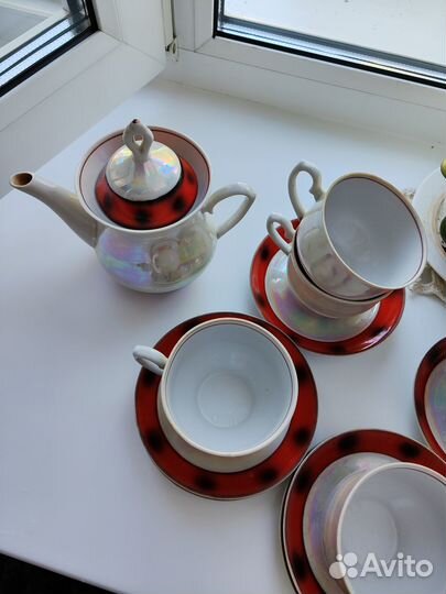 Фарфоровый чайный сервиз