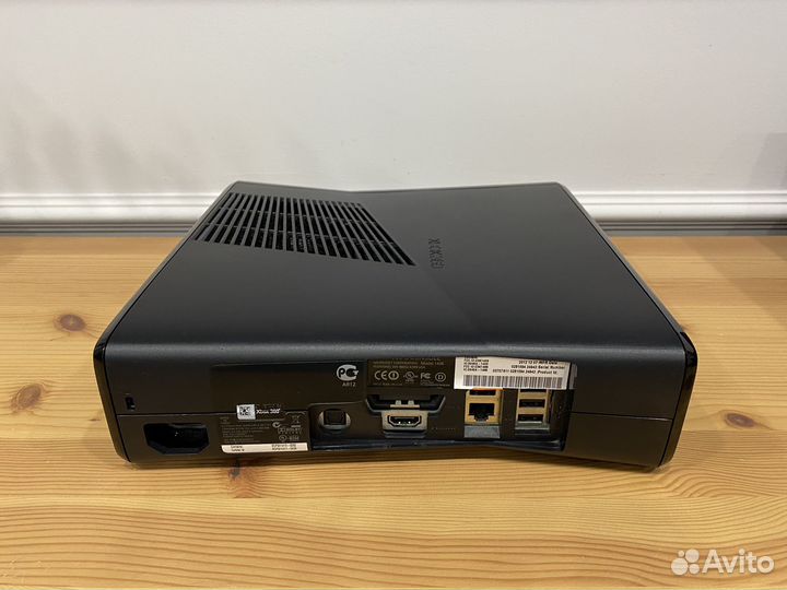Xbox 360 S / 60 игр / Freeboot прошитый