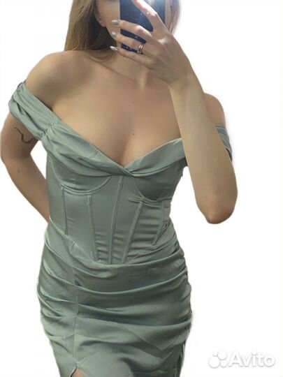 Платье prettylittlething s