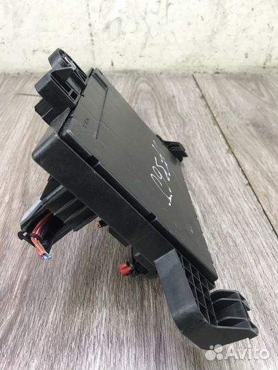 Блок предохранителей Opel Astra J хетчбэк 5-ти дв