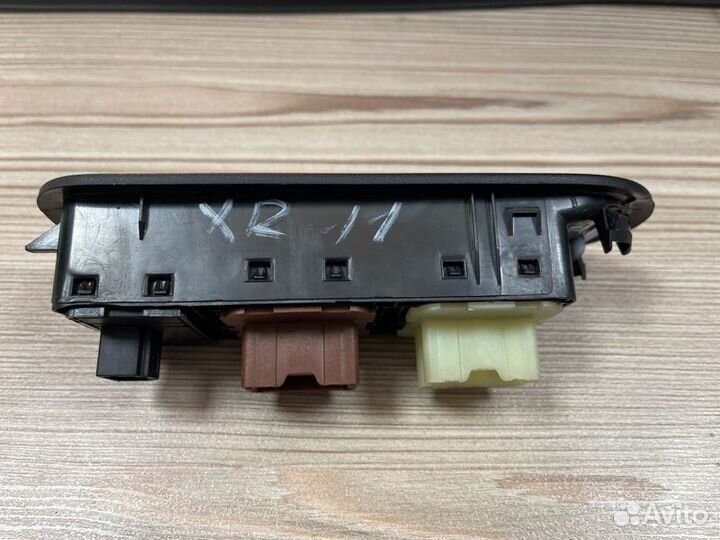 Блок управления стеклоподъемниками передний левый