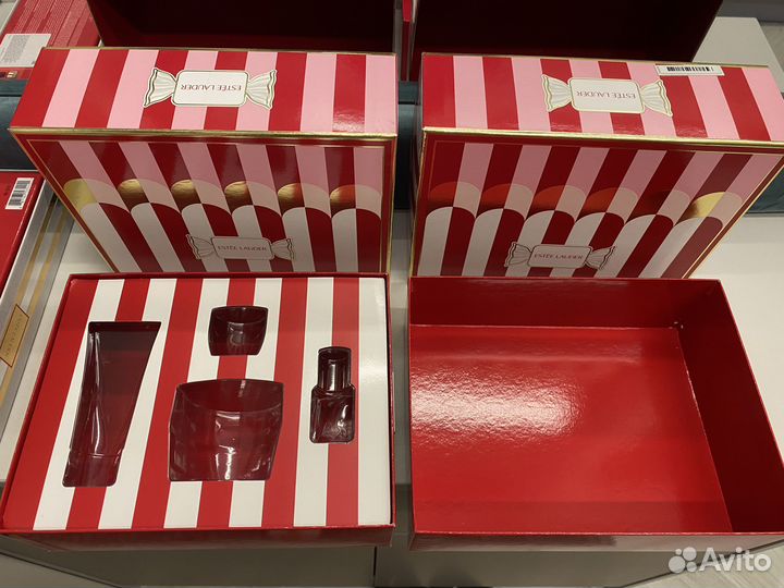 Коробки Estee Lauder