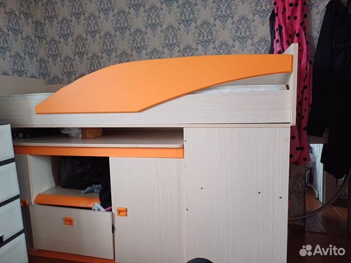 Кровать чердак со столом