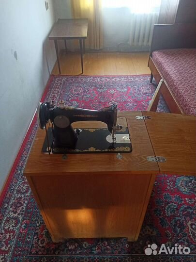 Швейная машина Чайка 2