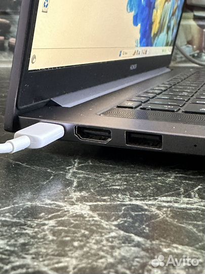 Продам ноутбук honor MagicBook Pro
