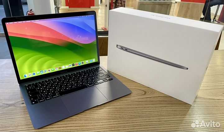 MacBook Air 13-inch/ 8/256Gb M1 (Как новый)
