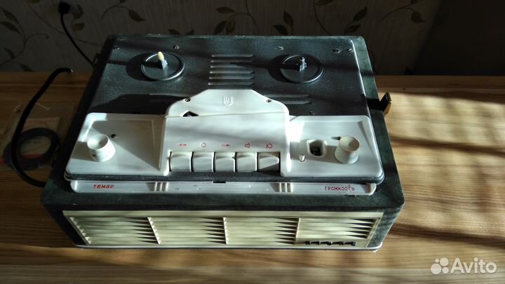 Катушечный винтажный магнитофон aidas