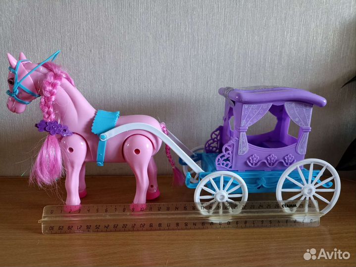 Игрушка лошадь с каретой