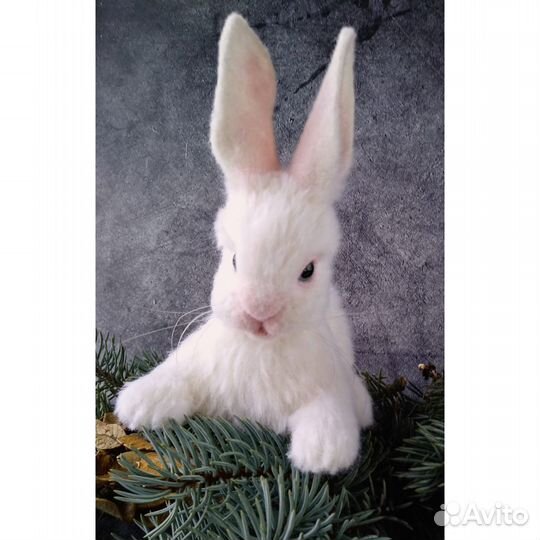 Игрушка зайчик из шерсти (валяние)