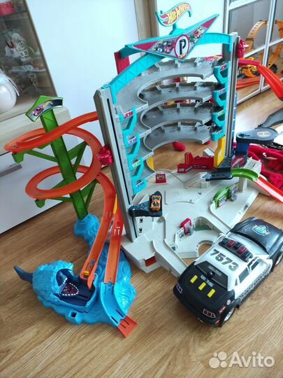 Hot wheels парковка гараж + трек