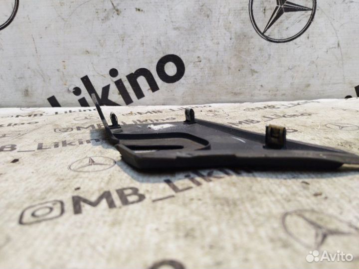 Накладка жабо правая Chevrolet Tahoe GMT900