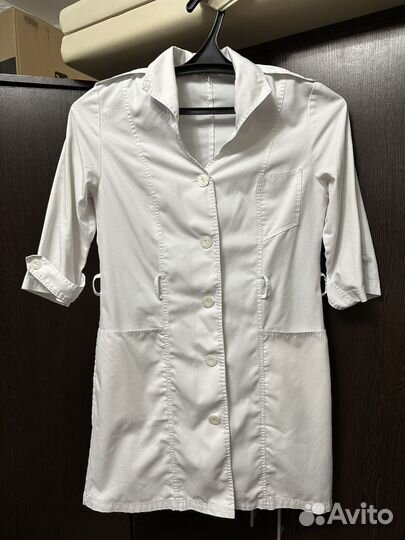 Белый медицинский халат