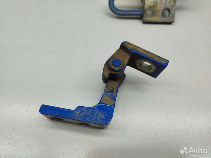 Петли задней правой двери Volkswagen Golf MK4