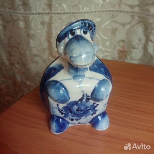 Статуэтка фарфор 