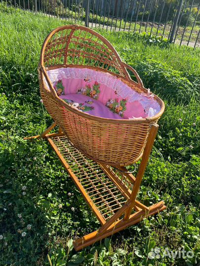 Плетёная кроватка-колыбель