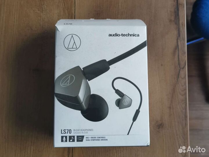 Наушники с микрофоном