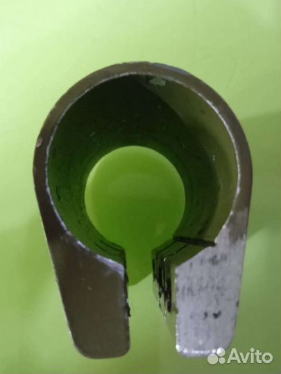 Зажим для трюкового самоката