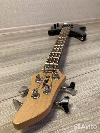 Бас гитара Yamaha