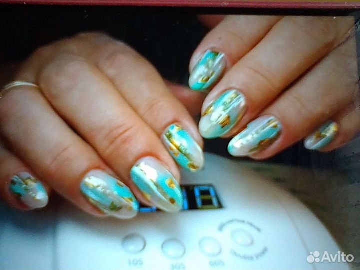 Маникюр, педикюр в салоне