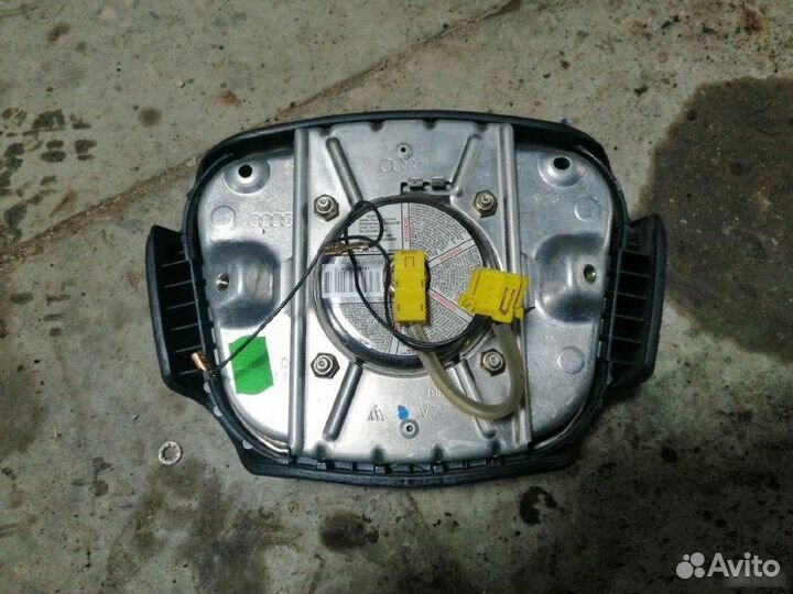 Подушка безопасности в руль Audi A6 C5