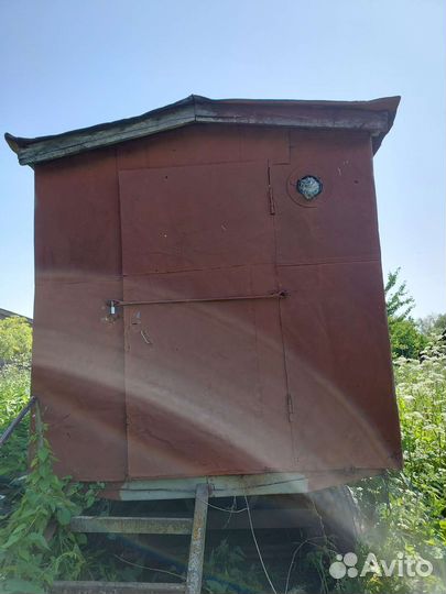 Будка на колесах