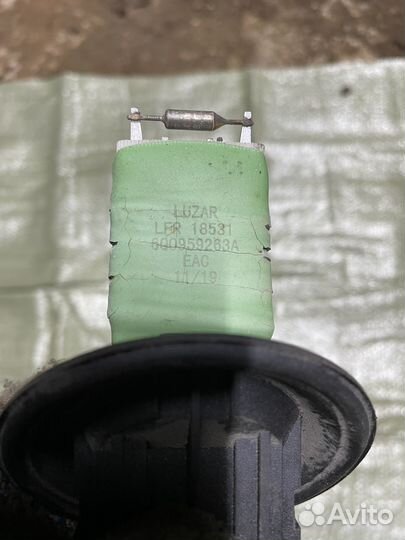 Реостат (резистор) отопителя Skoda Fabia 2001