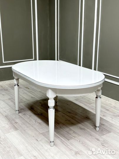 Стол и стулья для кухни. В наличии