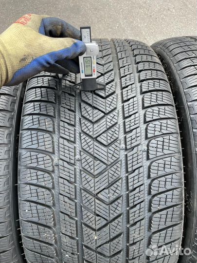 Pirelli Scorpion Winter RFT 275/40 R22 и 315/35 R22