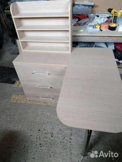 Маникюрный стол угловой комплект