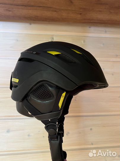 Горнолыжный шлем