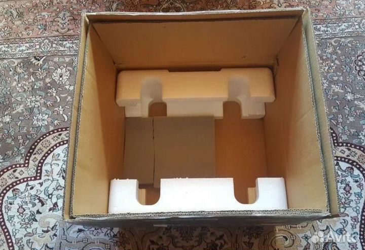 Оригинальная коробка от усилителя Luxman L 570