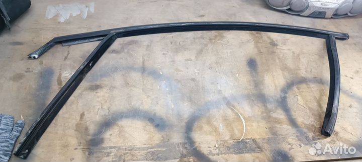 Уплотнитель стекла двери пл ford mondeo 4