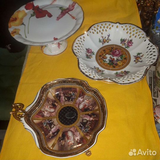 Фарфоровые блюда разные и ваза