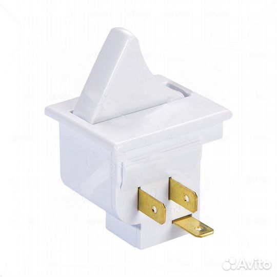 Кнопка выелючения света в холодильнике