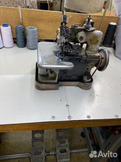 Швейная машинка оверлок