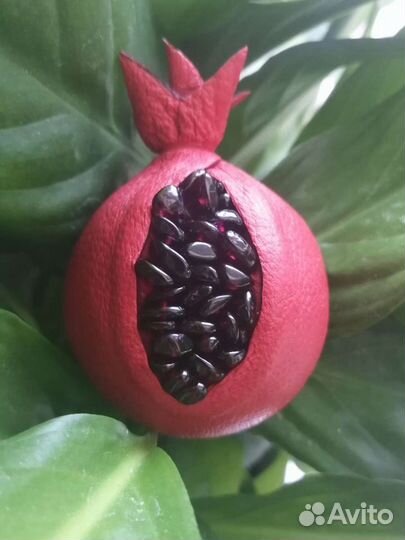 Брошь из нат. кожи