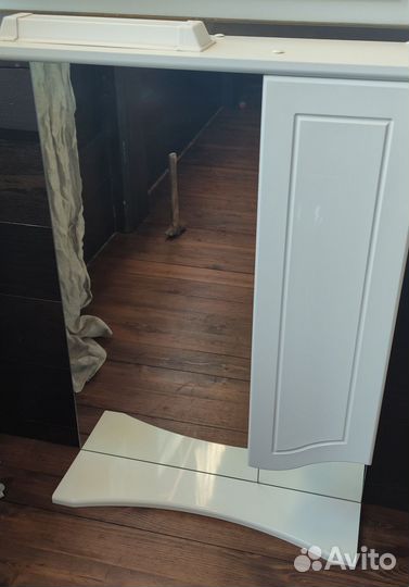 Тумба, раковина и зеркало ванную