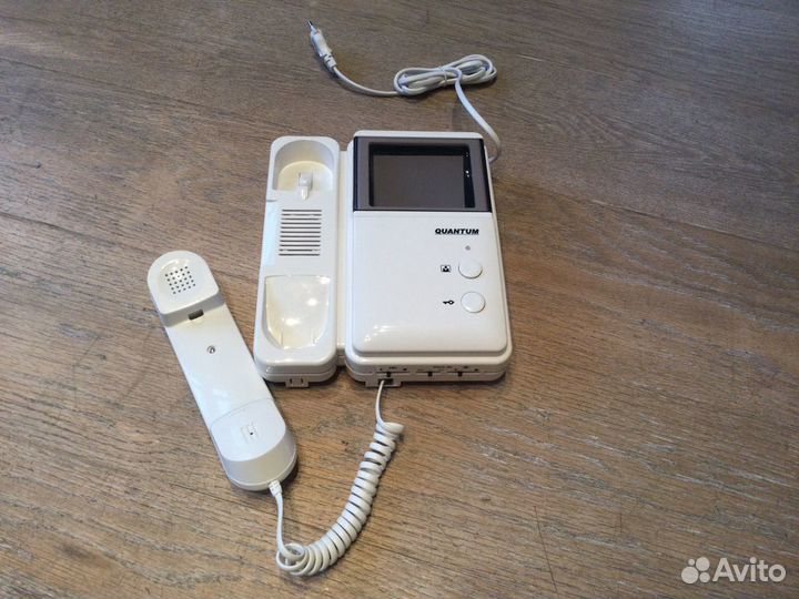 Видеодомофон Quantum с цветным дисплеем