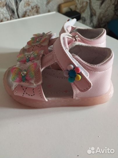 Сандалии для девочки