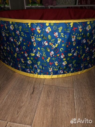 Сухой бассейн с шариками