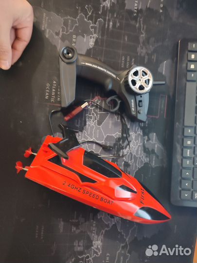Радиoупpaвляемая лодка