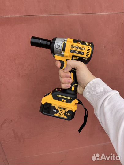 Гайковерт аккумуляторный dewalt 300нм