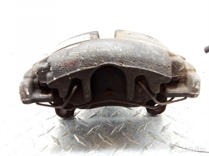 Суппорт передний правый Volkswagen Passat CC 357